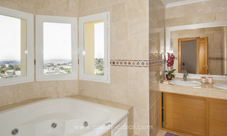 Villa con fantásticas vistas al mar y al golf en venta en Benahavis - Marbella 29752 