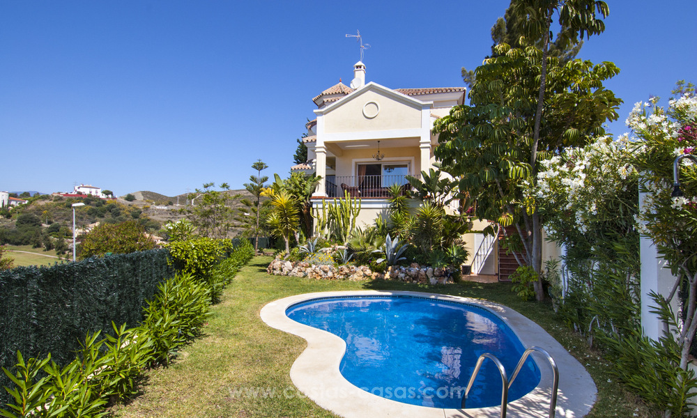 Villa con fantásticas vistas al mar y al golf en venta en Benahavis - Marbella 29757
