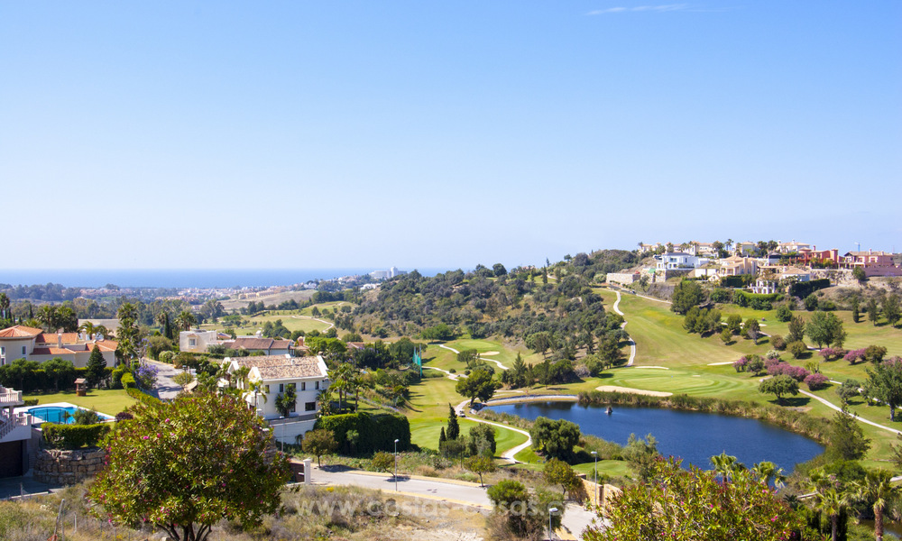 Villa con fantásticas vistas al mar y al golf en venta en Benahavis - Marbella 29759