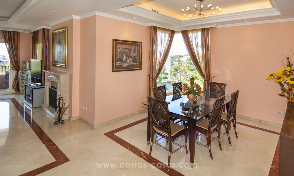 Villa con fantásticas vistas al mar y al golf en venta en Benahavis - Marbella 29760