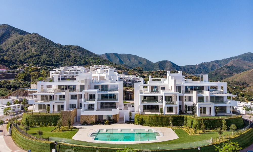 Apartamentos modernos de lujo en venta con vistas al mar a pocos minutos en coche del centro de Marbella 38340