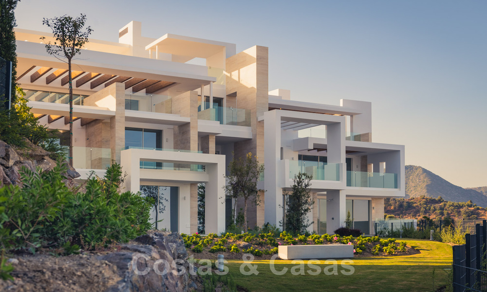 Apartamentos modernos de lujo en venta con vistas al mar a pocos minutos en coche del centro de Marbella 38341