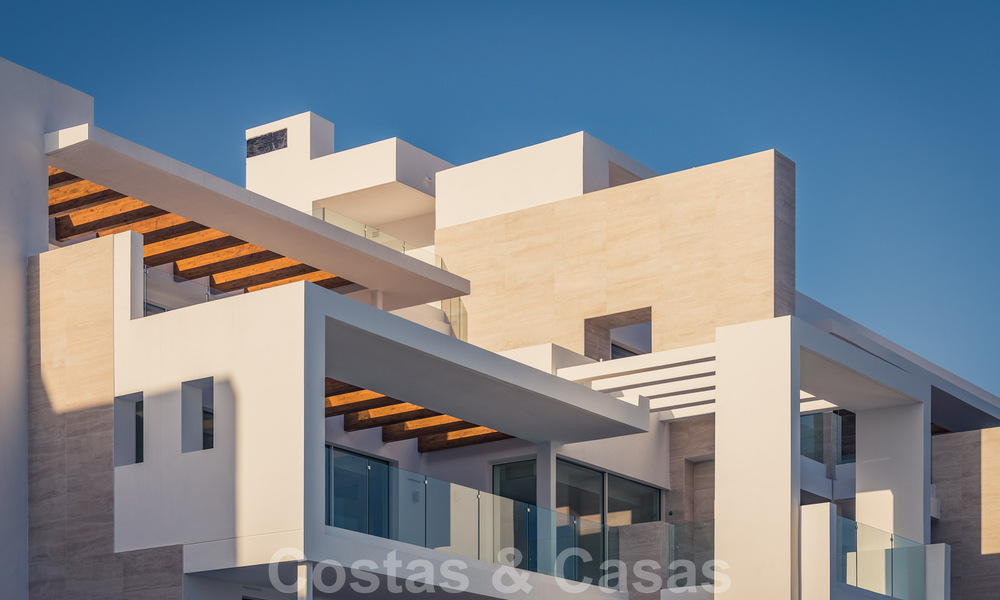 Apartamentos modernos de lujo en venta con vistas al mar a pocos minutos en coche del centro de Marbella 38348