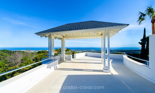 Villa de estilo contemporáneo con vistas al mar en La Zagaleta, Benahavis - Marbella 21123 