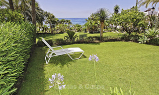 Apartamentos de lujo frente al mar en venta en Las Dunas Park, Nueva Milla de Oro, Marbella - Estepona 42370 