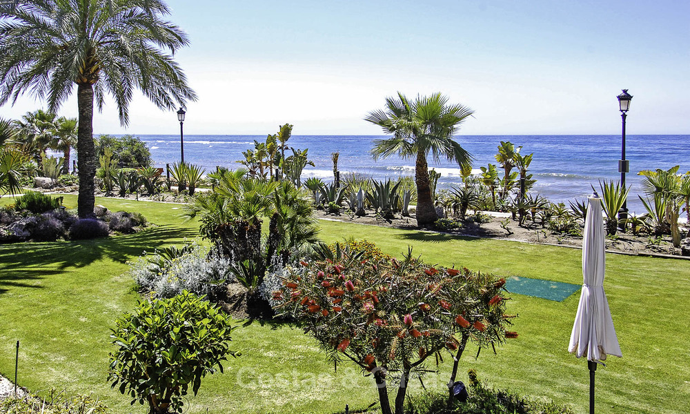Apartamentos de lujo frente al mar en venta en Las Dunas Park, Nueva Milla de Oro, Marbella - Estepona 42379