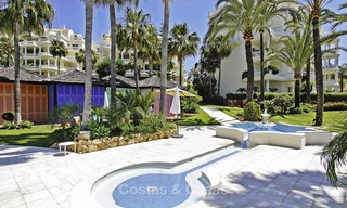 Apartamentos de lujo frente al mar en venta en Las Dunas Park, Nueva Milla de Oro, Marbella - Estepona 42381 