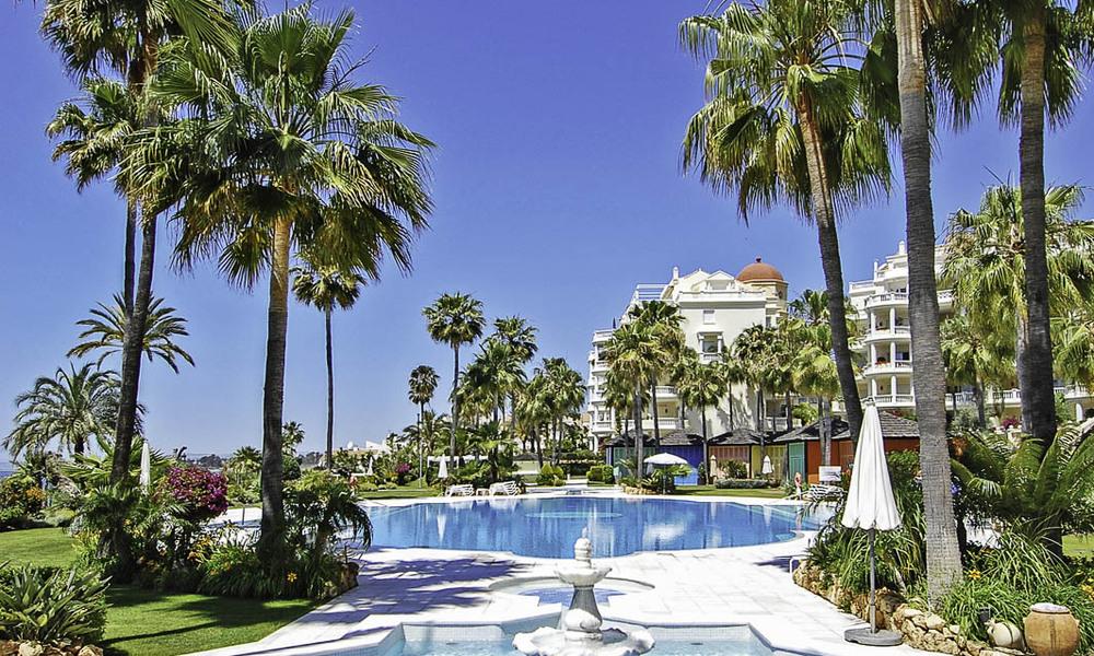 Apartamentos de lujo frente al mar en venta en Las Dunas Park, Nueva Milla de Oro, Marbella - Estepona 42382