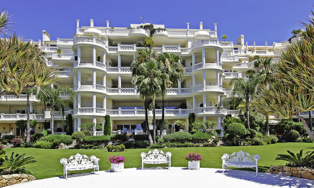 Apartamentos de lujo frente al mar en venta en Las Dunas Park, Nueva Milla de Oro, Marbella - Estepona 42386