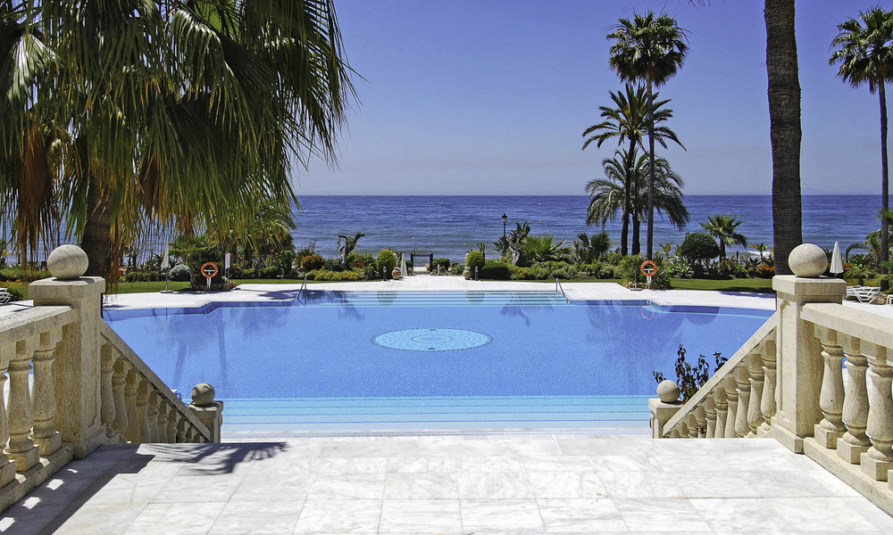 Apartamentos de lujo frente al mar en venta en Las Dunas Park, Nueva Milla de Oro, Marbella - Estepona 42389