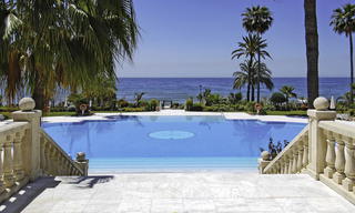 Apartamentos de lujo frente al mar en venta en Las Dunas Park, Nueva Milla de Oro, Marbella - Estepona 42389 