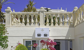 Apartamentos de lujo frente al mar en venta en Las Dunas Park, Nueva Milla de Oro, Marbella - Estepona 42390 