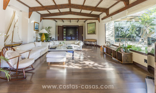 Villa contemporánea con influencias asiaticas en venta en primera línea de golf en Marbella 17421 