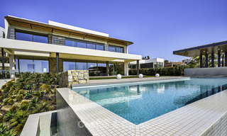 Nueva villa de lujo en venta en primera línea de golf y vistas al mar, moderna y contemporánea, lista para entrar a vivir – Benahavis – Marbella 15065 