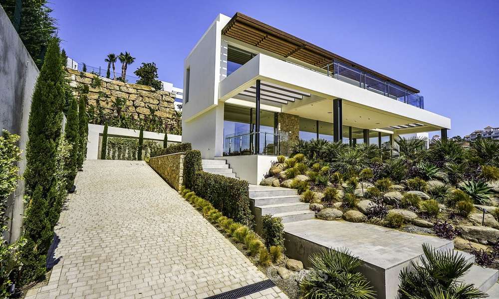 Nueva villa de lujo en venta en primera línea de golf y vistas al mar, moderna y contemporánea, lista para entrar a vivir – Benahavis – Marbella 15068