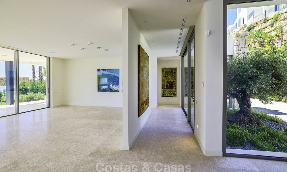 Nueva villa de lujo en venta en primera línea de golf y vistas al mar, moderna y contemporánea, lista para entrar a vivir – Benahavis – Marbella 15073