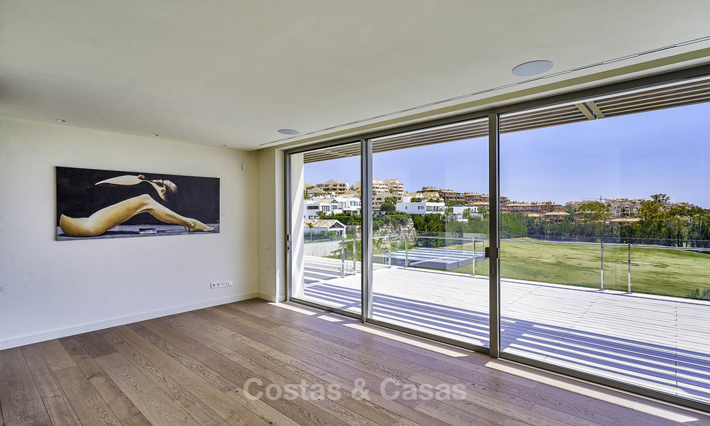Nueva villa de lujo en venta en primera línea de golf y vistas al mar, moderna y contemporánea, lista para entrar a vivir – Benahavis – Marbella 15078