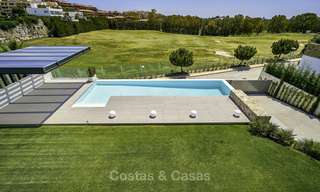 Nueva villa de lujo en venta en primera línea de golf y vistas al mar, moderna y contemporánea, lista para entrar a vivir – Benahavis – Marbella 15080 