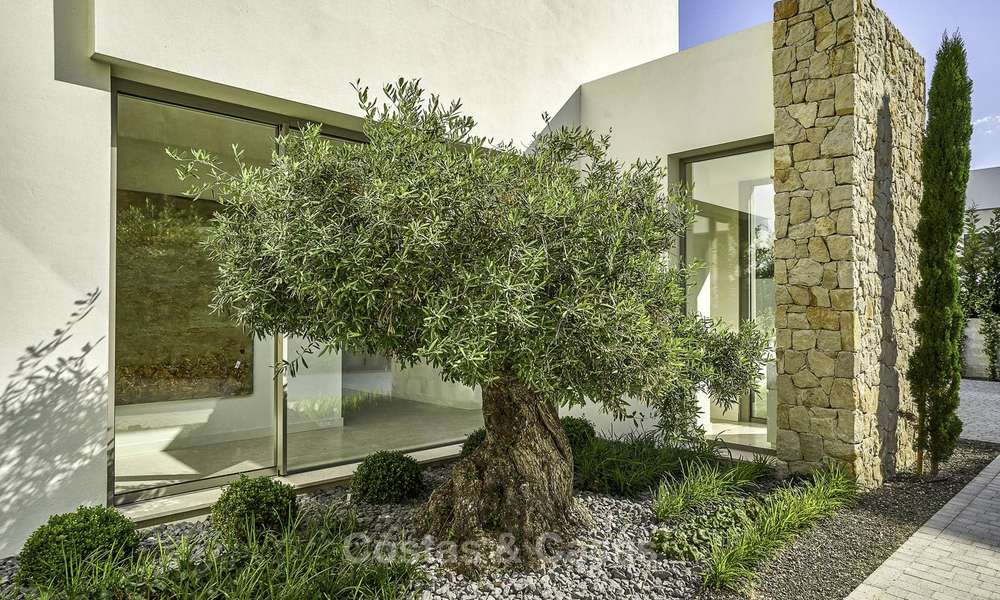 Nueva villa de lujo en venta en primera línea de golf y vistas al mar, moderna y contemporánea, lista para entrar a vivir – Benahavis – Marbella 15085