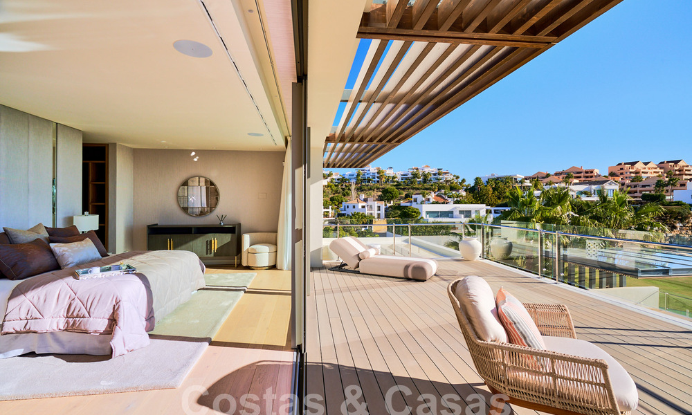 Villa de lujo en venta en primera línea de golf y vistas al mar, moderna y contemporánea, lista para entrar a vivir – Benahavis – Marbella 58505