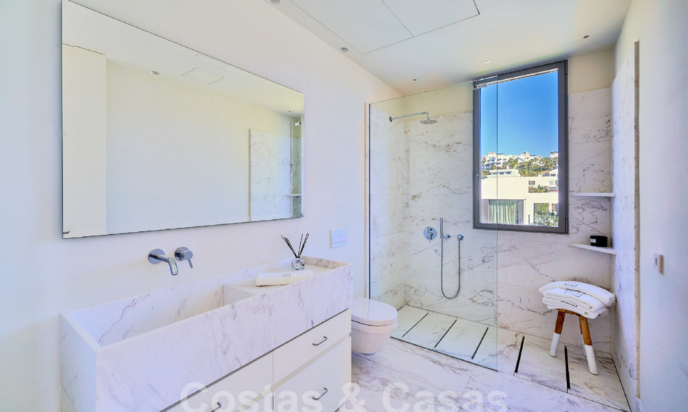 Villa de lujo en venta en primera línea de golf y vistas al mar, moderna y contemporánea, lista para entrar a vivir – Benahavis – Marbella 58510