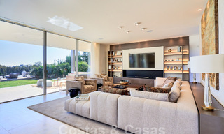 Villa de lujo en venta en primera línea de golf y vistas al mar, moderna y contemporánea, lista para entrar a vivir – Benahavis – Marbella 58511 
