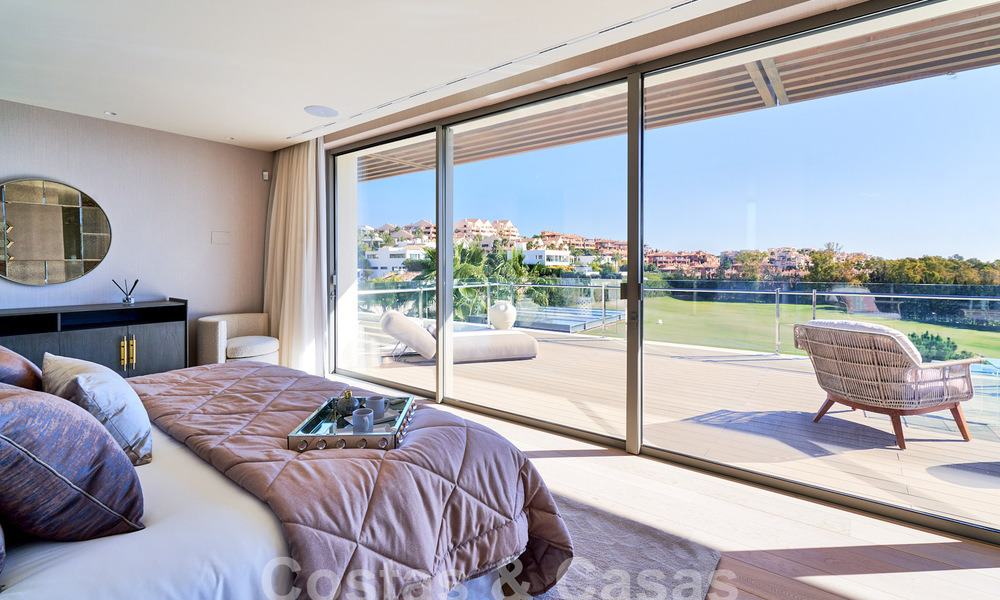 Villa de lujo en venta en primera línea de golf y vistas al mar, moderna y contemporánea, lista para entrar a vivir – Benahavis – Marbella 58514
