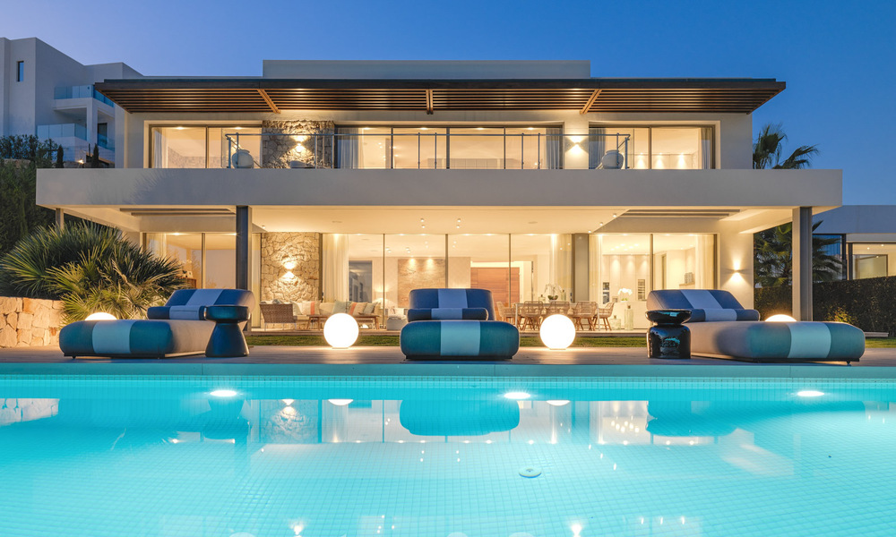 Villa de lujo en venta en primera línea de golf y vistas al mar, moderna y contemporánea, lista para entrar a vivir – Benahavis – Marbella 58517