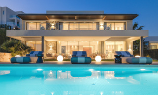 Villa de lujo en venta en primera línea de golf y vistas al mar, moderna y contemporánea, lista para entrar a vivir – Benahavis – Marbella 58517 