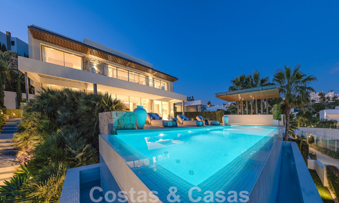 Villa de lujo en venta en primera línea de golf y vistas al mar, moderna y contemporánea, lista para entrar a vivir – Benahavis – Marbella 58518