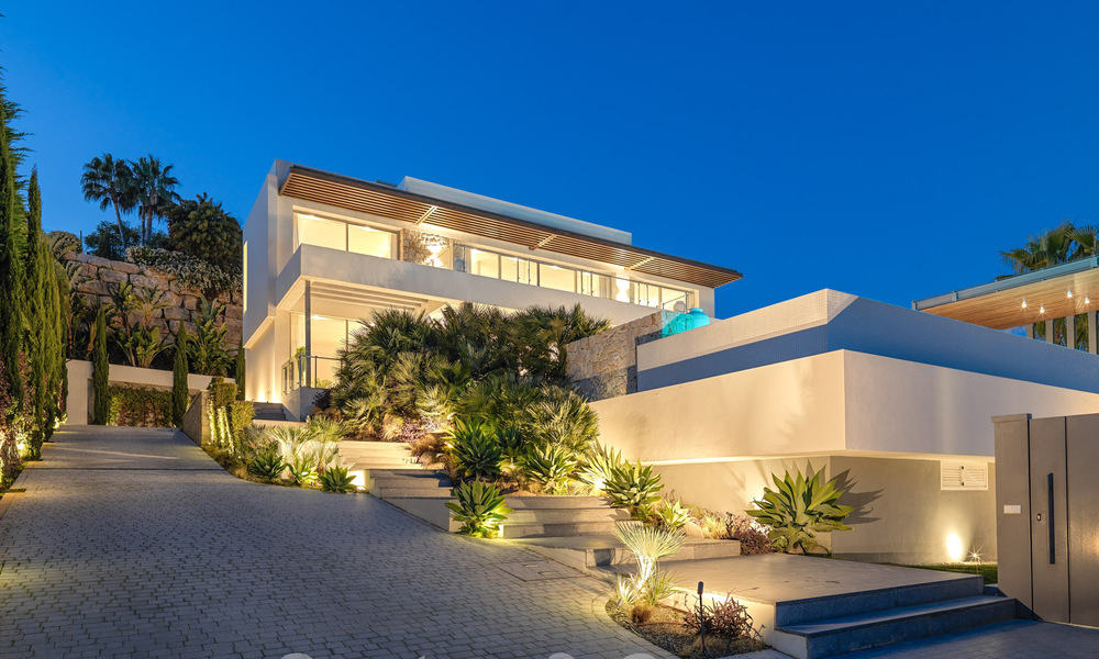 Villa de lujo en venta en primera línea de golf y vistas al mar, moderna y contemporánea, lista para entrar a vivir – Benahavis – Marbella 58519