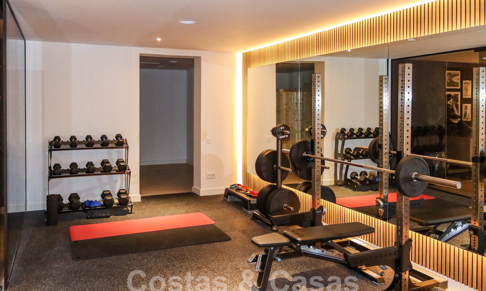 Villa de lujo en venta en primera línea de golf y vistas al mar, moderna y contemporánea, lista para entrar a vivir – Benahavis – Marbella 58527