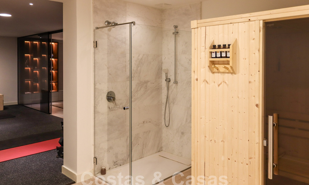 Villa de lujo en venta en primera línea de golf y vistas al mar, moderna y contemporánea, lista para entrar a vivir – Benahavis – Marbella 58528