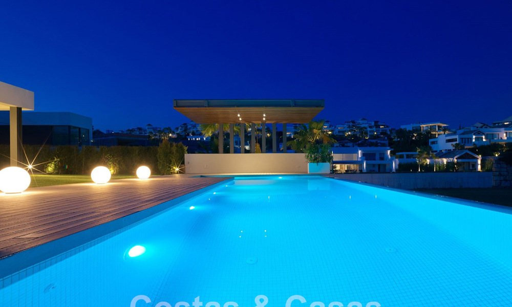 Villa de lujo en venta en primera línea de golf y vistas al mar, moderna y contemporánea, lista para entrar a vivir – Benahavis – Marbella 58533