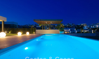 Villa de lujo en venta en primera línea de golf y vistas al mar, moderna y contemporánea, lista para entrar a vivir – Benahavis – Marbella 58533 