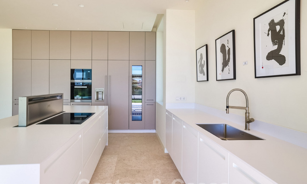 Villa de lujo en venta en primera línea de golf y vistas al mar, moderna y contemporánea, lista para entrar a vivir – Benahavis – Marbella 58534