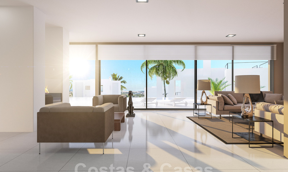 Nuevas villas contemporáneas con vistas al golf y al mar en venta en Nueva Andalucía, Marbella 28972
