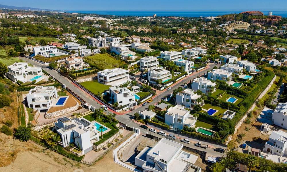 Nuevas villas contemporáneas con vistas al golf y al mar en venta en Nueva Andalucía, Marbella 28995