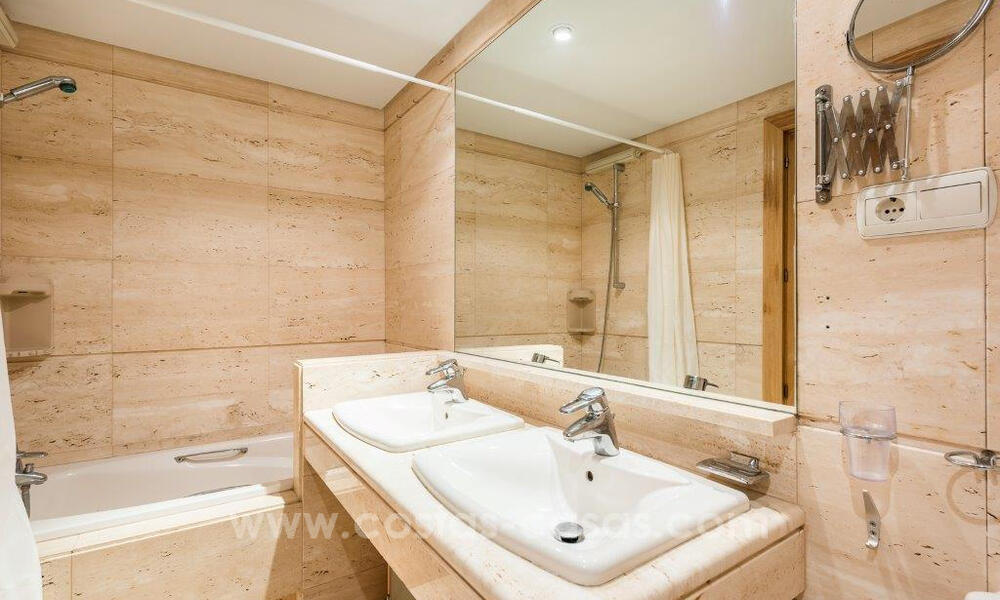 Se Vende Apartamento en Gran Marbella: complejo en primera línea de playa. 777216