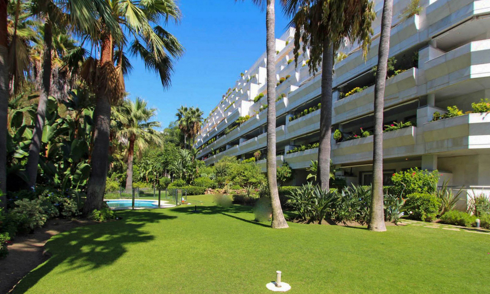 Se Vende Apartamento en Gran Marbella: complejo en primera línea de playa. 777234