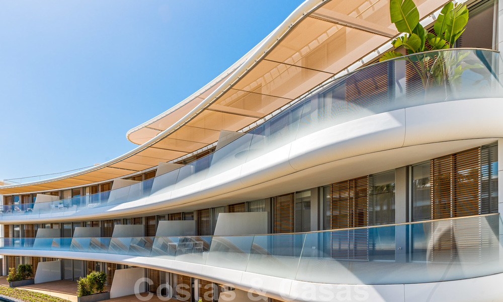 Promoción espectacular de apartamentos modernos en primera línea de playa en venta en Estepona, Costa del Sol. Listo para mudarse. 27763