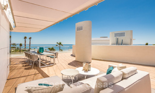 Promoción espectacular de apartamentos modernos en primera línea de playa en venta en Estepona, Costa del Sol. Listo para mudarse. 27767 