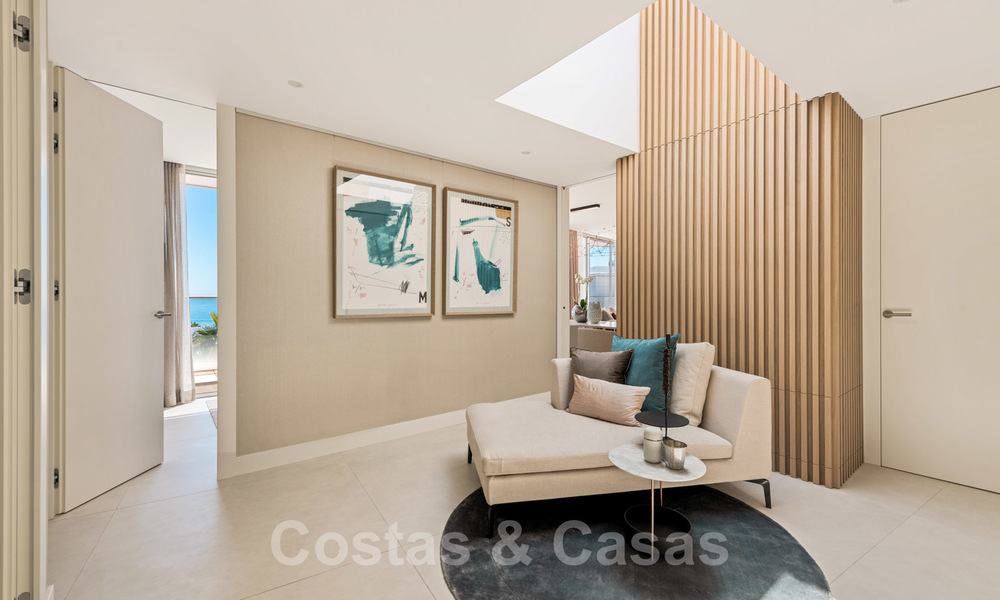 Promoción espectacular de apartamentos modernos en primera línea de playa en venta en Estepona, Costa del Sol. Listo para mudarse. 27819