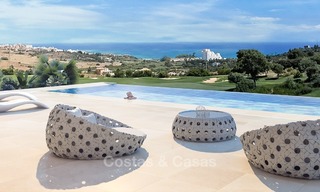 Villa moderna en venta en primera línea de Golf, con vistas al mar, en Estepona 356 