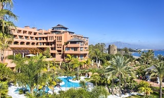 En venta en Hotel Kempinski, Marbella - Estepona: Apartamento reformado de estilo moderno 328 