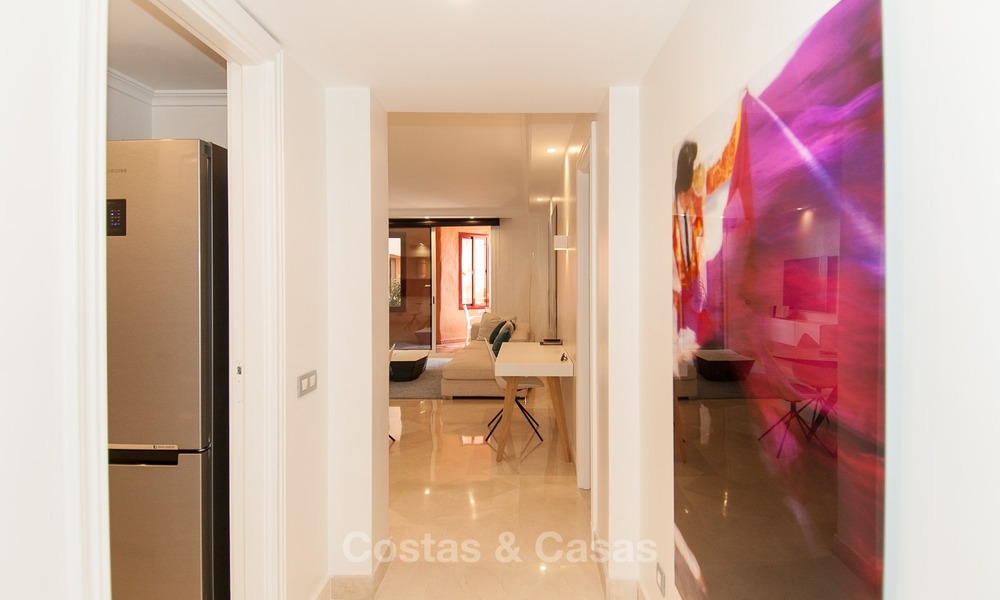 En venta en Hotel Kempinski, Marbella - Estepona: Apartamento reformado de estilo moderno 329