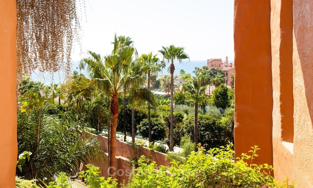 En venta en Hotel Kempinski, Marbella - Estepona: Apartamento reformado de estilo moderno 337