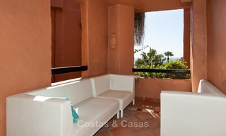 En venta en Hotel Kempinski, Marbella - Estepona: Apartamento reformado de estilo moderno 340 