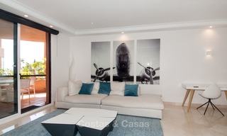 En venta en Hotel Kempinski, Marbella - Estepona: Apartamento reformado de estilo moderno 342 
