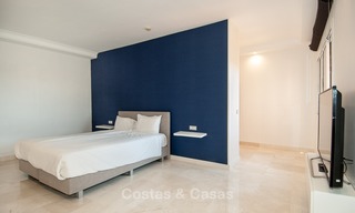 En venta en Hotel Kempinski, Marbella - Estepona: Apartamento reformado de estilo moderno 347 